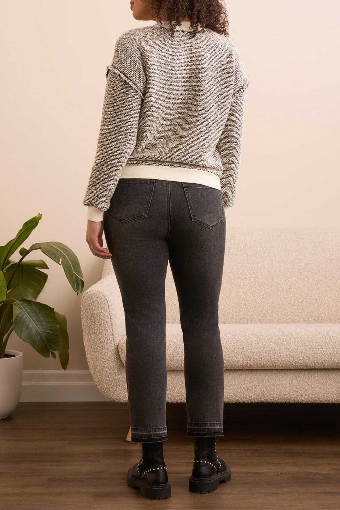 TRIBAL V-NECK PULLOVER - CREAM/BLACK