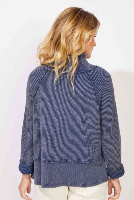 ESCAPE WAFFLE KNIT BUTTON FRONT TOP - MED WASH