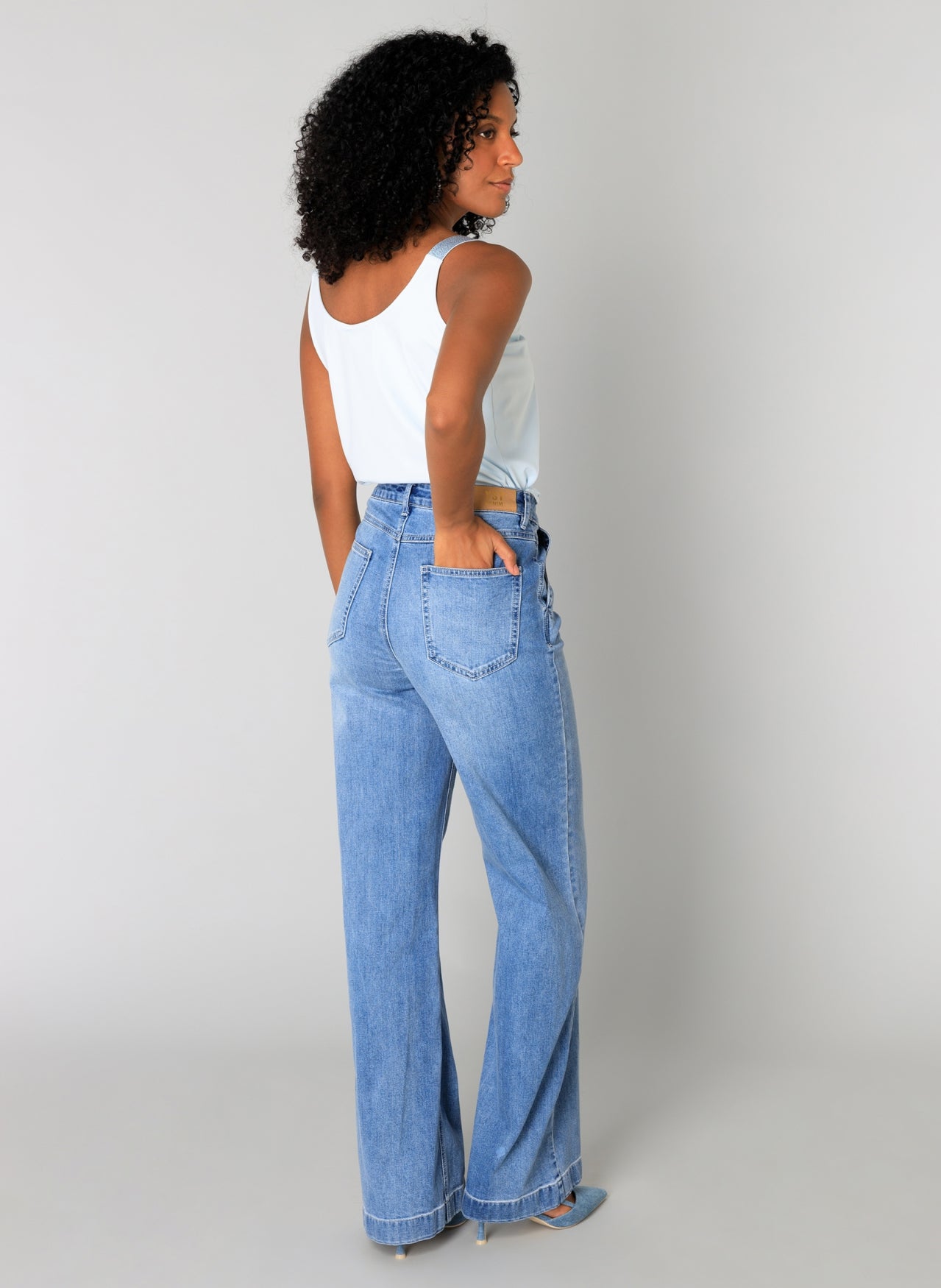 YEST SANA FLARE FIT JEAN - DENIM STONE WASH