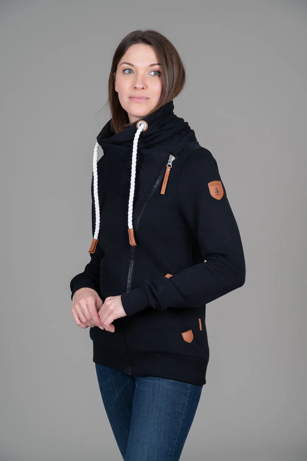 LADIES WANAKOME HESTIA FRONT ZIP - BLACK