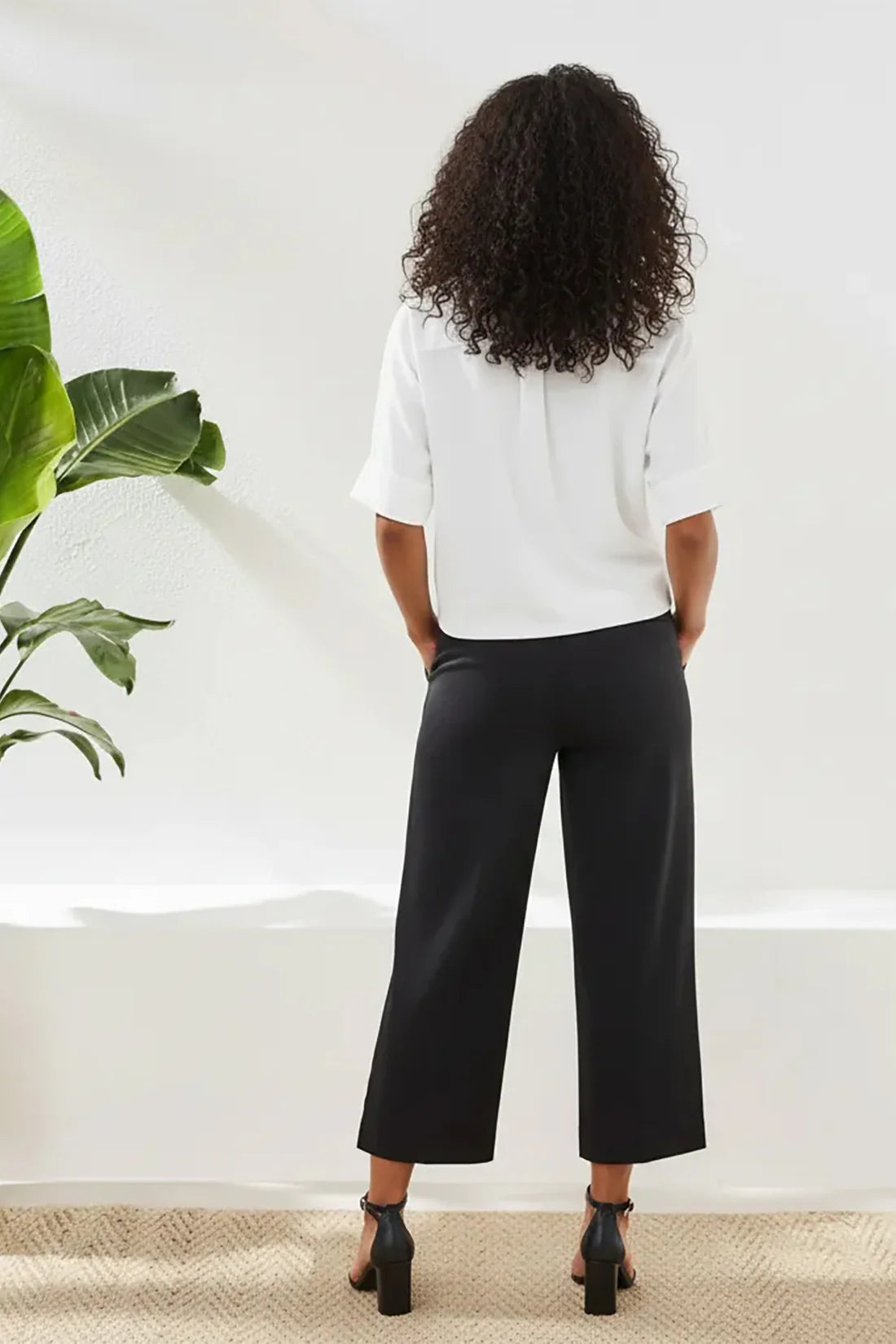 TRIBAL FLATTEN IT PULL ON CAPRI WITH SNAP VENT - BLACK