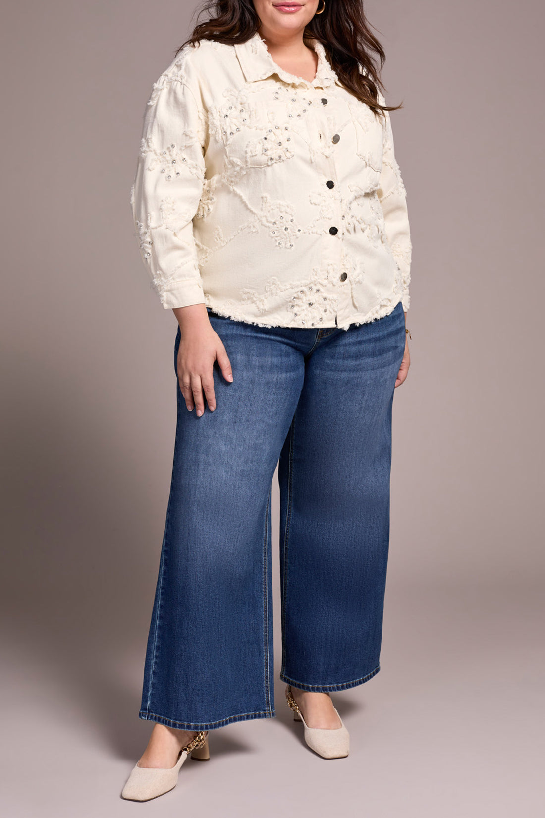TRIBAL SHACKET WITH FANCY APPLIQUE - CREAM