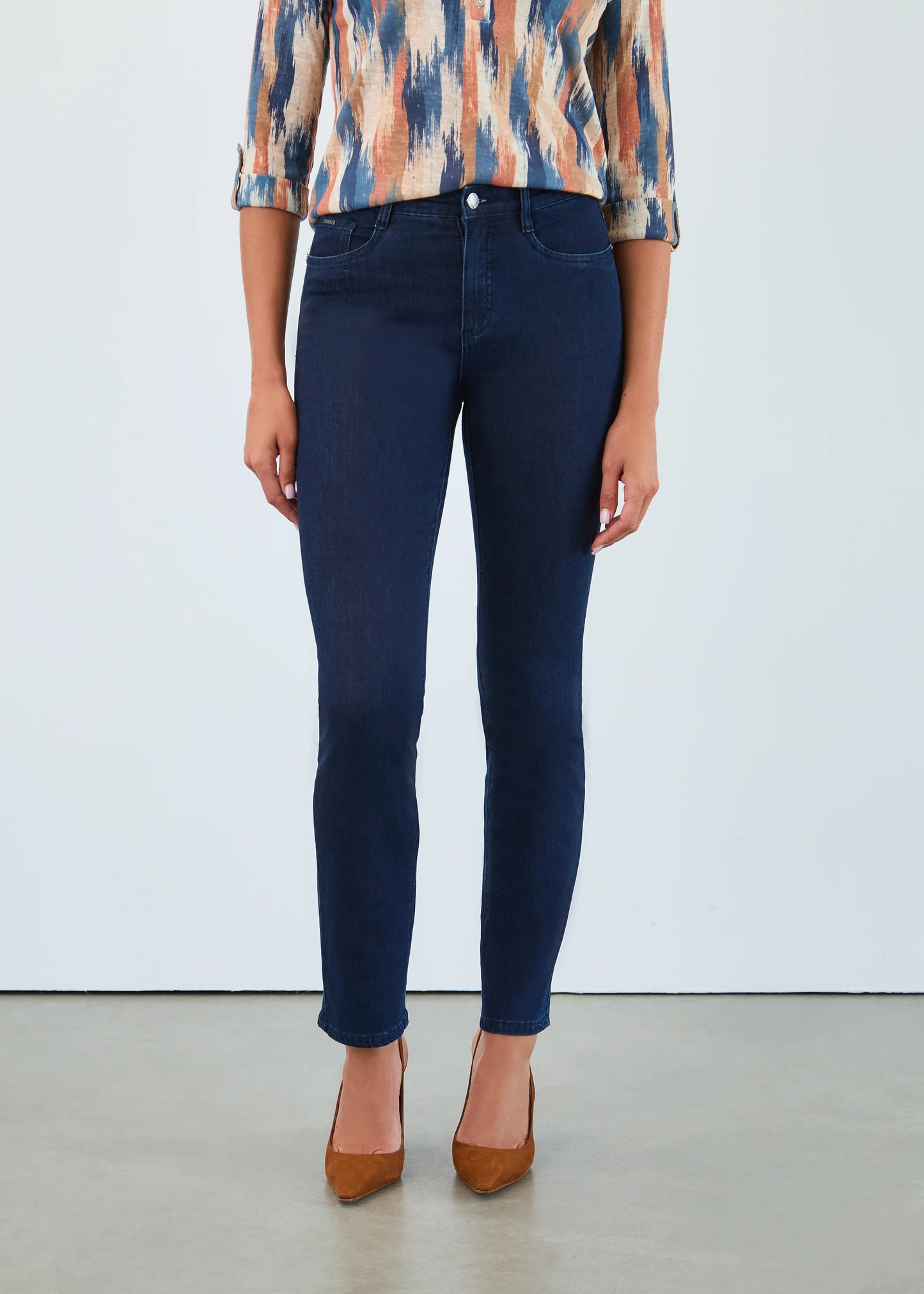 FDJ PETITE SUZANNE STRAIGHT LEG DENIM - PLEASANT WASH