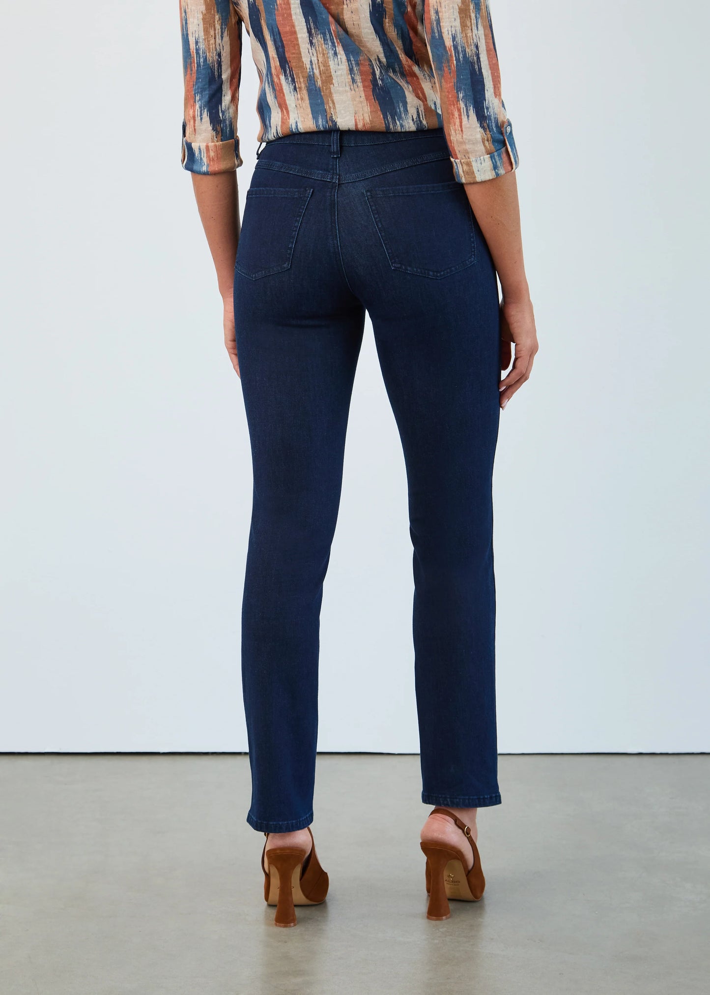 FDJ PETITE SUZANNE STRAIGHT LEG DENIM - PLEASANT WASH