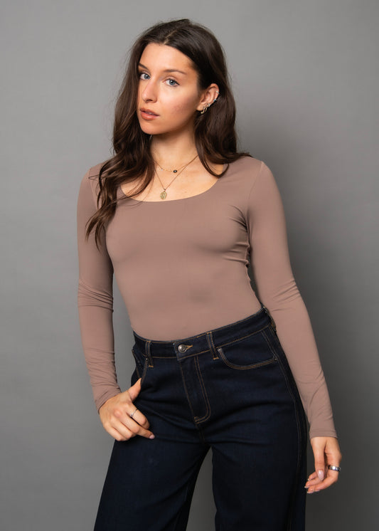 RD STYLE SECOND SKIN SCOOP NECK TOP - CLAY TAUPE