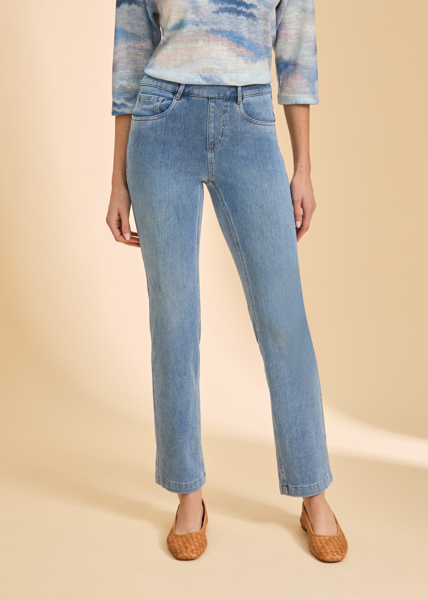 FDJ PULL ON STRAIGHT LEG JEAN - LIGHT DENIM - Vi-Leen's Fashions