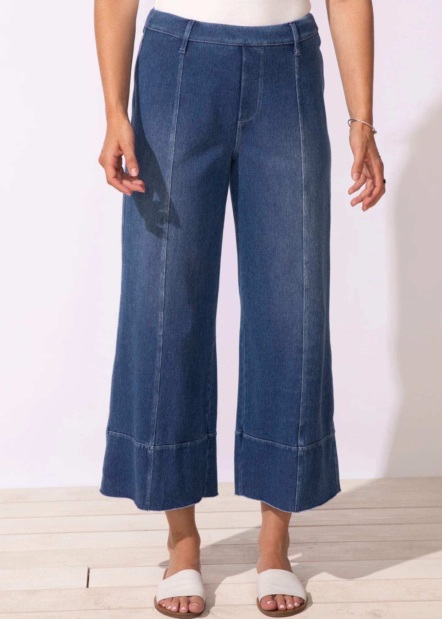 ESCAPE COMFORT CROP JEAN - MID WASH