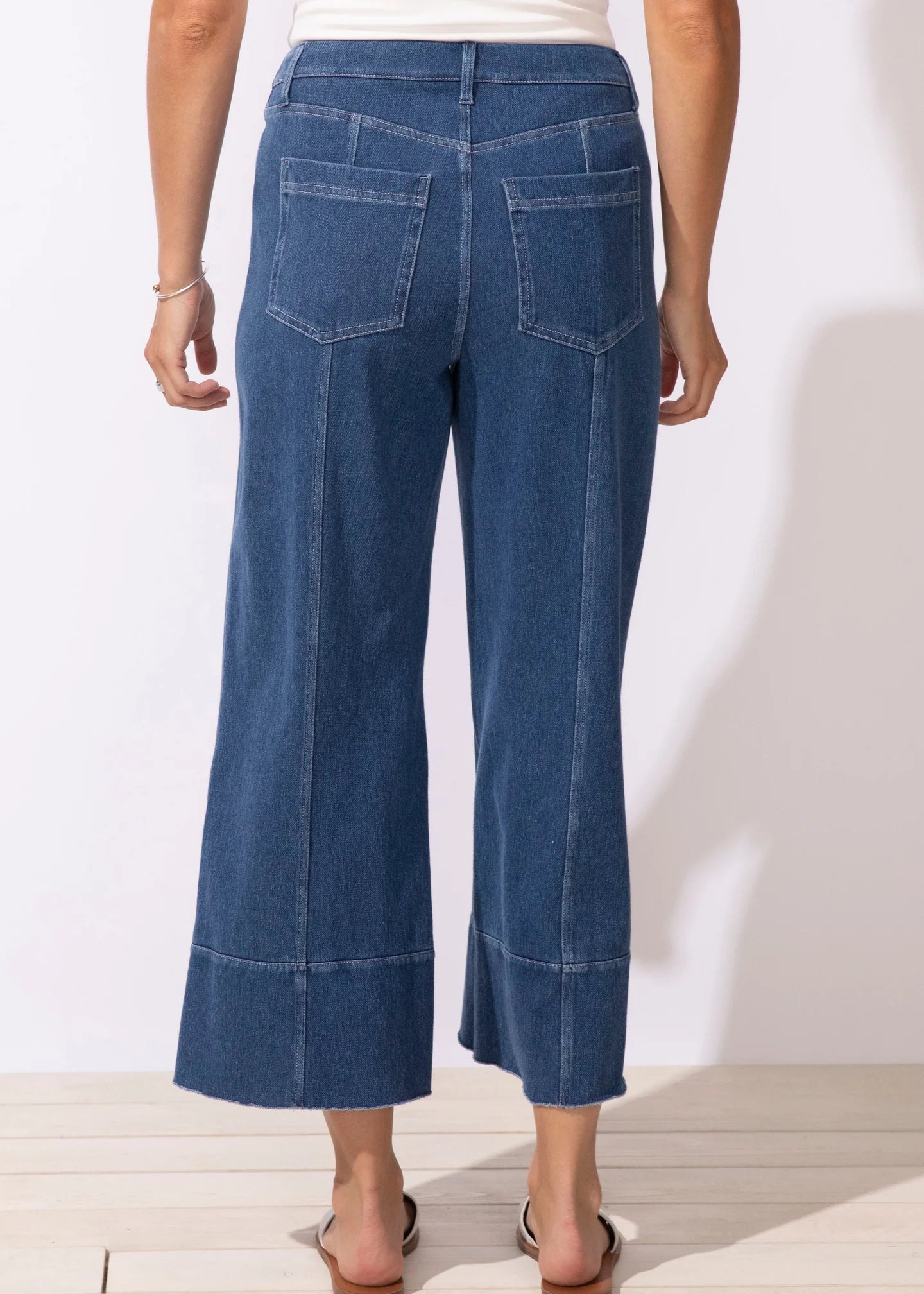 ESCAPE COMFORT CROP JEAN - MID WASH