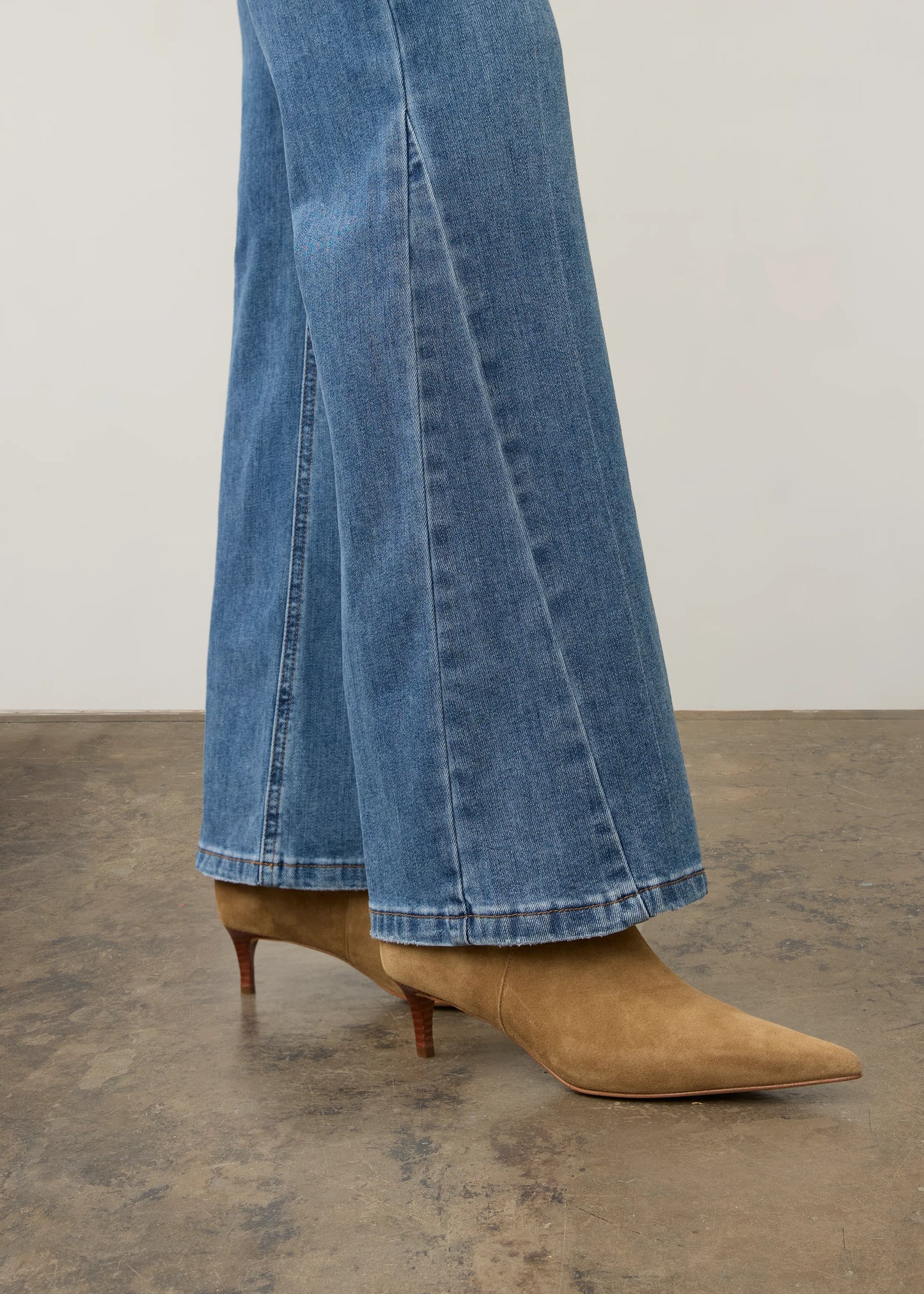 FDJ OLIVIA BOOTLEG JEAN - MED WASH