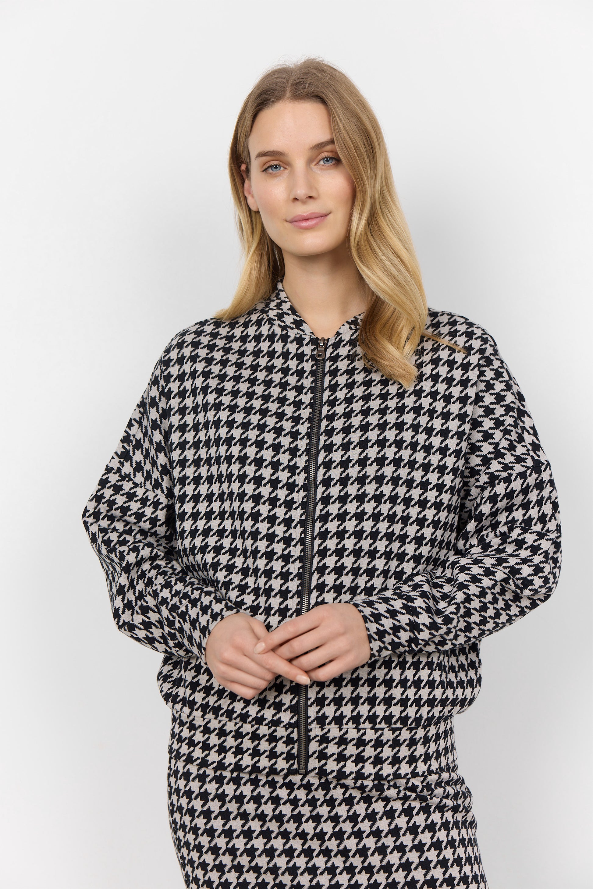 SOYACONCEPT IDINA JACKET - BLACK/CREAM - Vi-Leen's Fashions