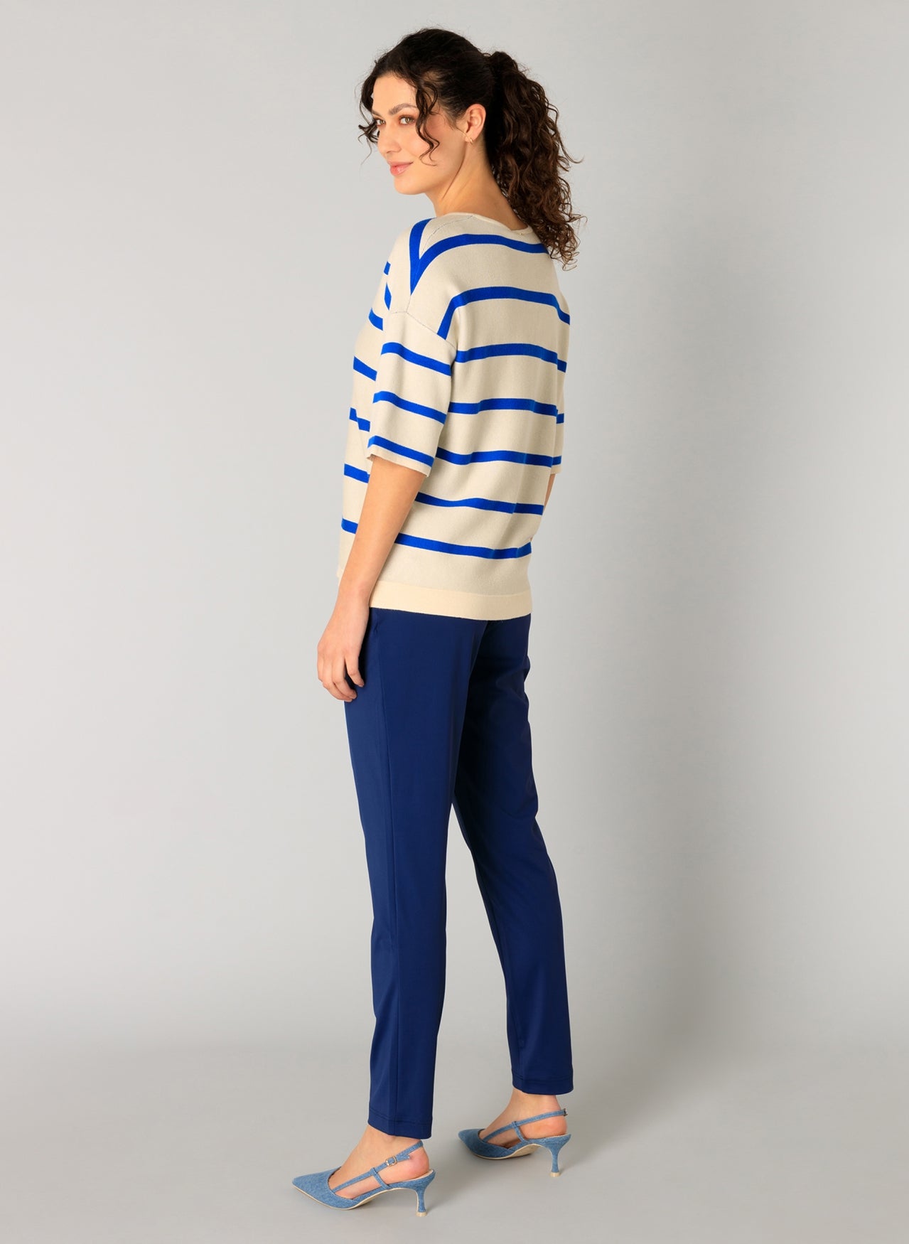 YEST RAINE STRIPE V-NECK TOP - BEIGE/COBALT