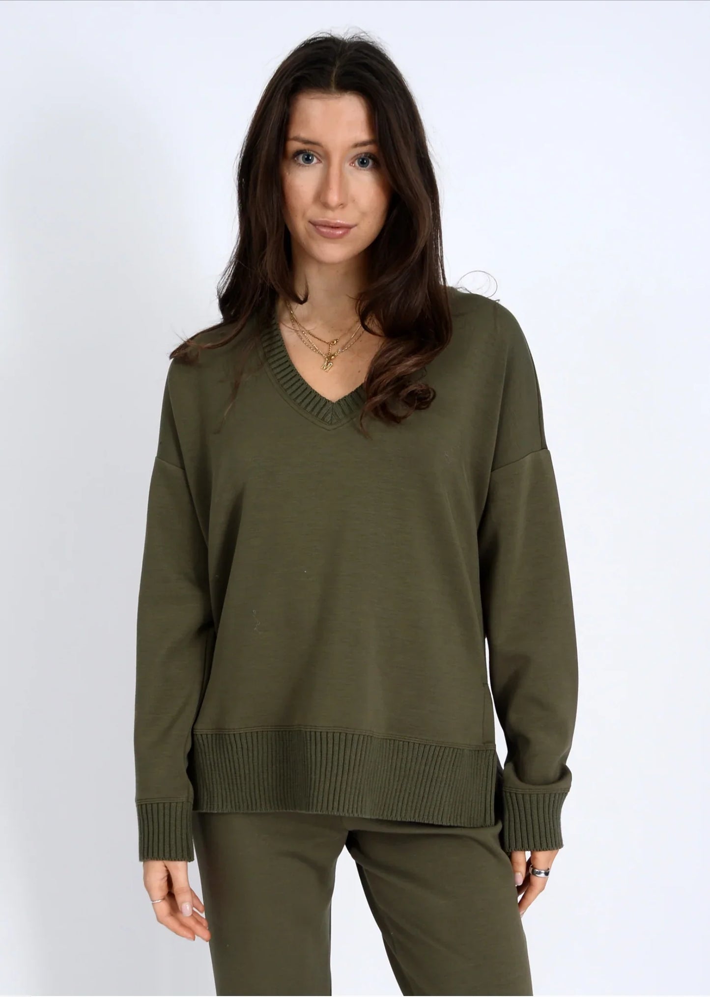 RD STYLE VIXIE SOFT KNIT V-NECK SWEATER - OLIVE