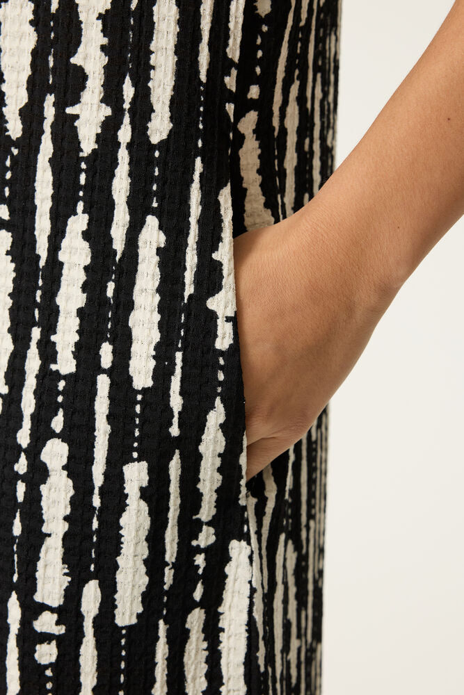 GARCIA SHORT SLEEVE DRESS - BLACK/CREAM - Vi-Leen's Fashions