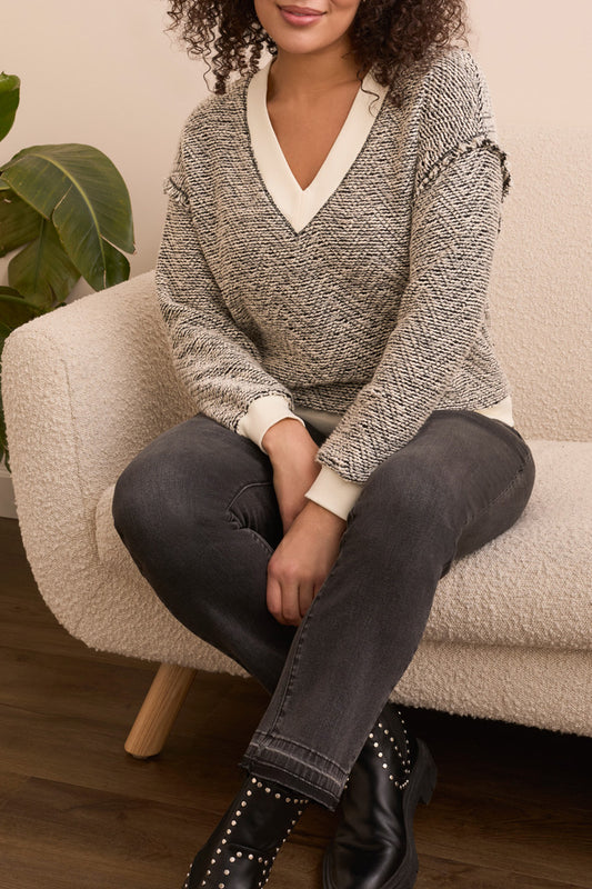 TRIBAL V-NECK PULLOVER - CREAM/BLACK