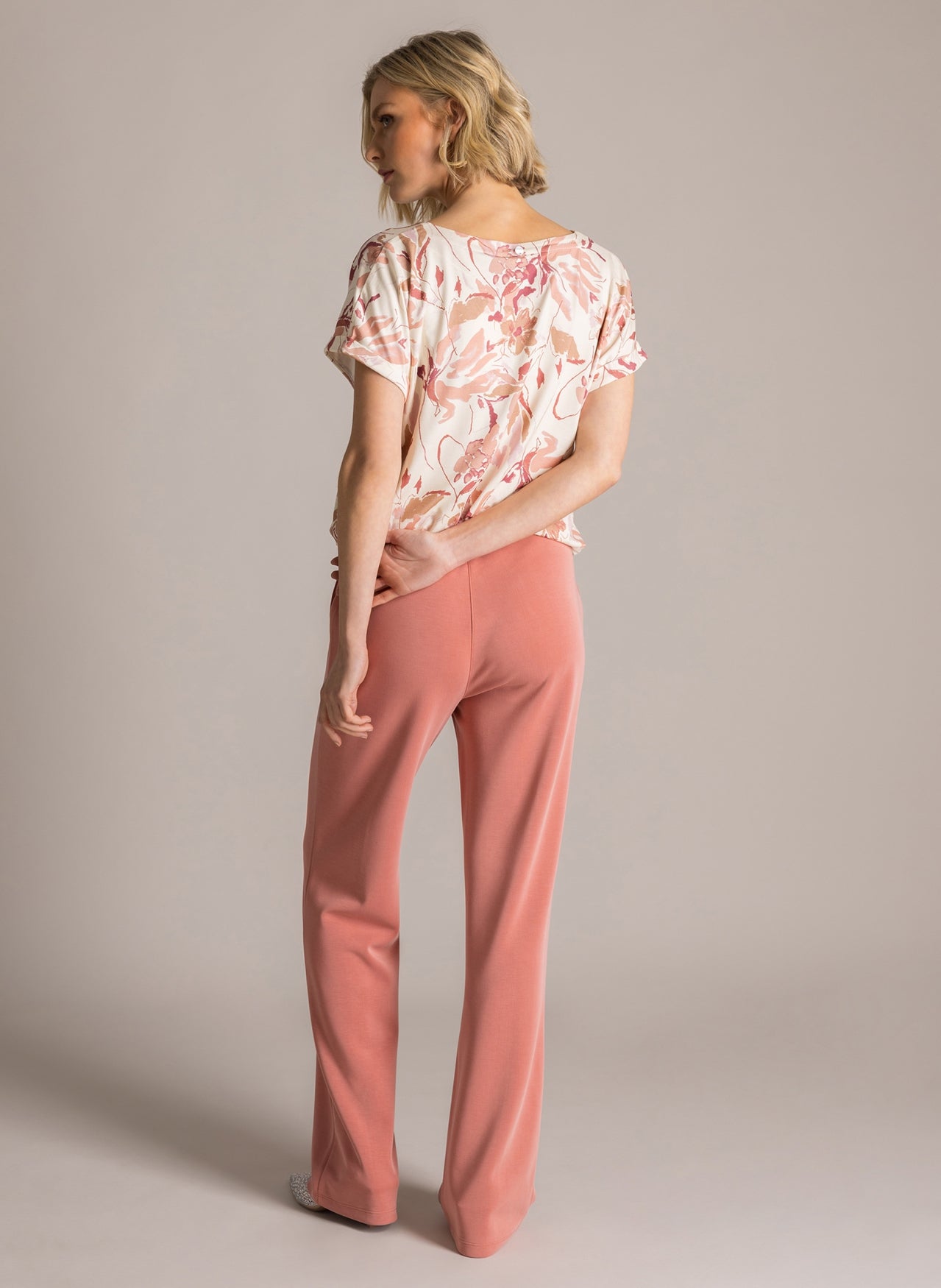 YEST GIELTJE V-NECK TOP - Vi-Leen's Fashions