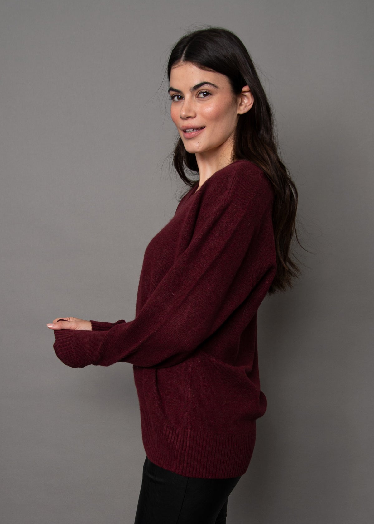 RD STYLE GHAZALA V-NECK SWEATER - MAROON