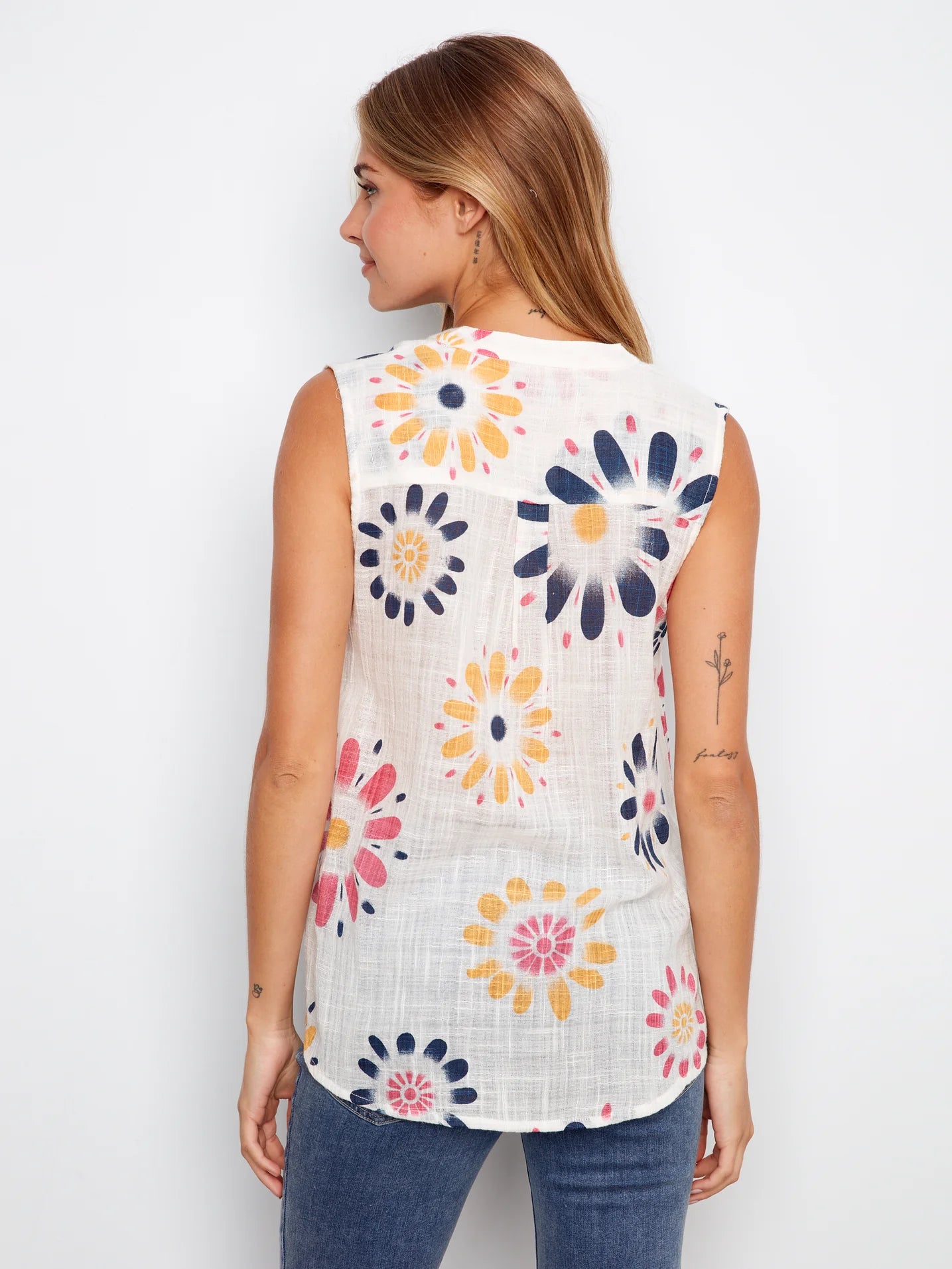 CHARLIE B COTTON GAUZE SLEEVELESS BLOUSE - DAISIES - Vi-Leen's Fashions