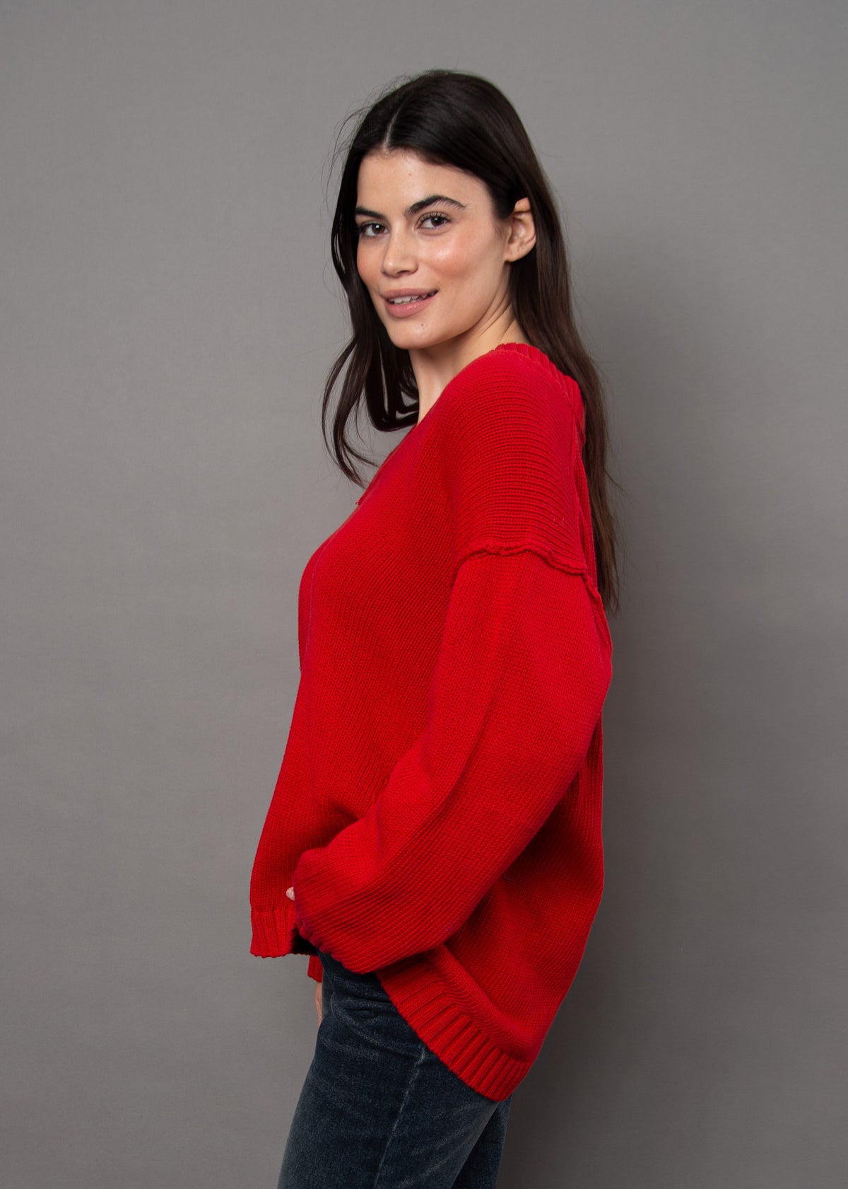 RD STYLE ISOBEL V-NECK PULLOVER - RED