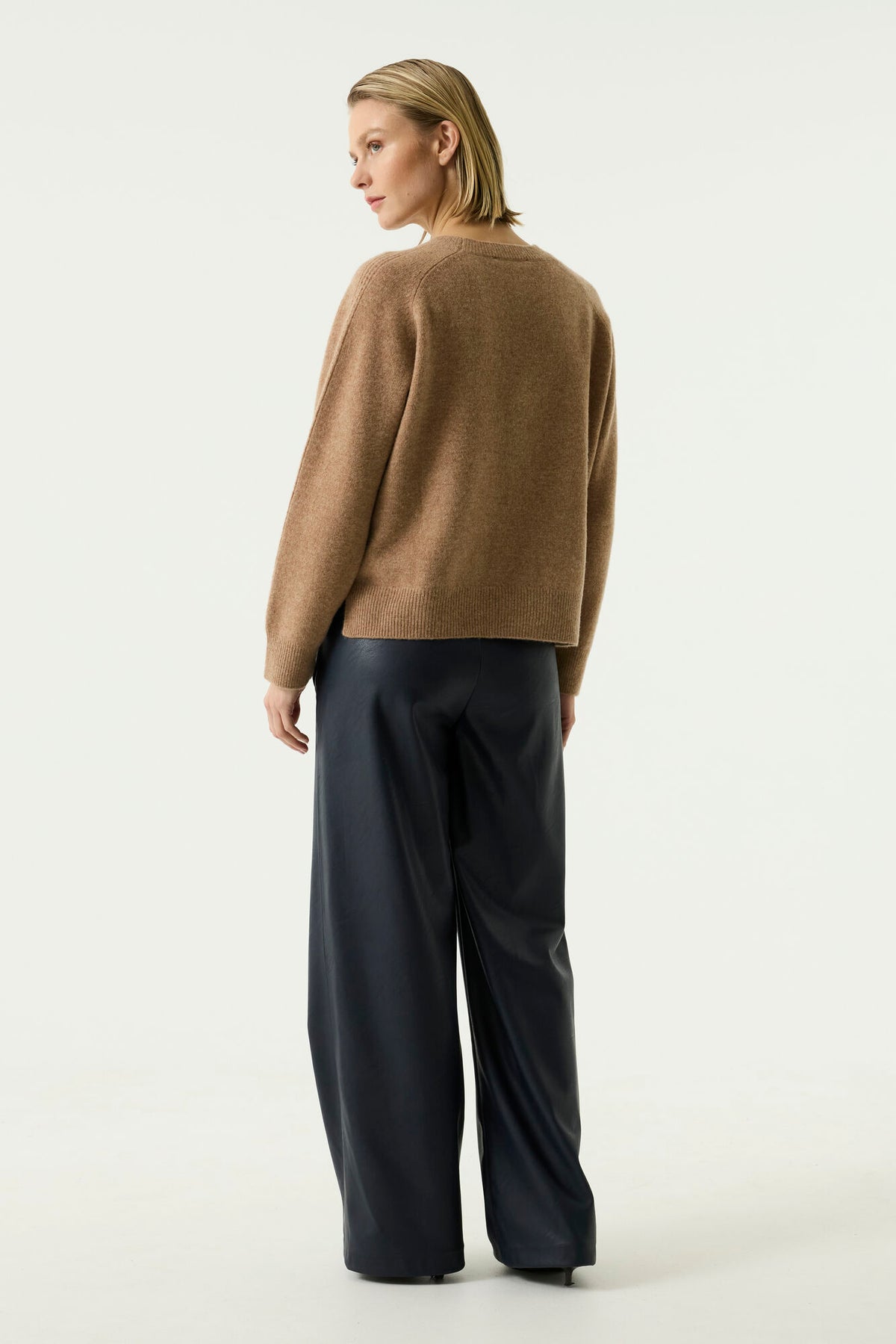 GARCIA CREW NECK SWEATER - SOFT TAUPE