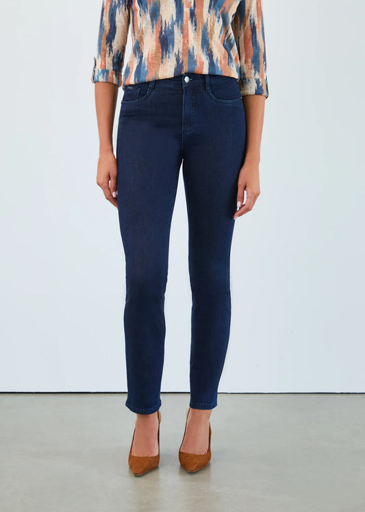 FDJ PETITE SUZANNE STRAIGHT LEG DENIM - PLEASANT WASH