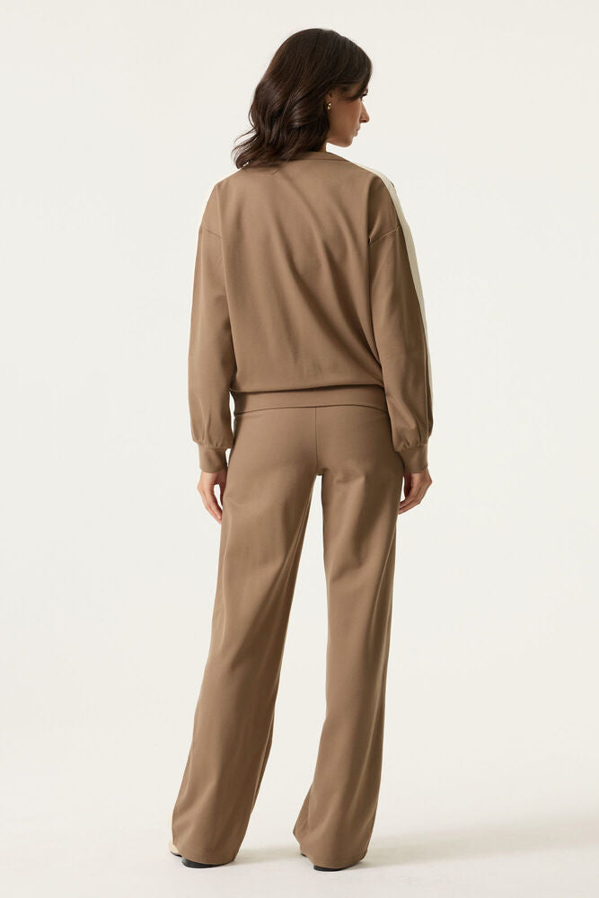 GARCIA V-NECK SWEATSHIRT - SOFT TAUPE - Vi-Leen's Fashions